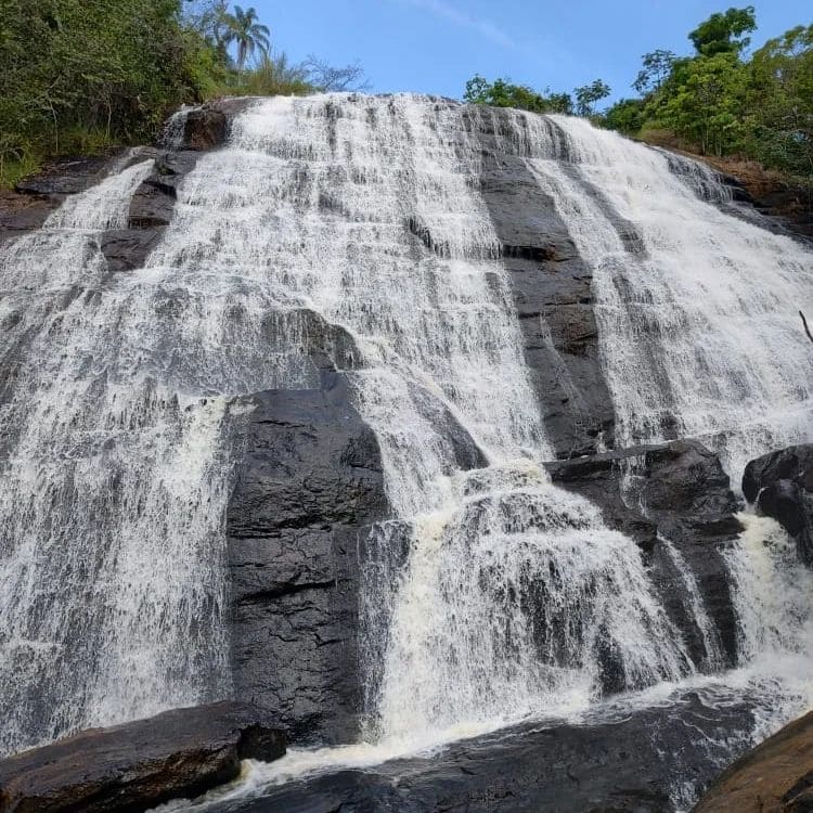 Cachoeiras em Juiz de Fora e região: Cachoeira Poeira D'água (Foto: Reprodução Facebook)